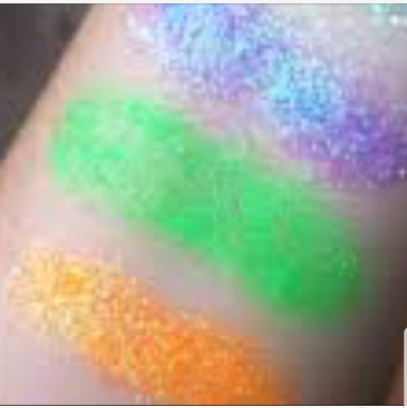 💙🌟🧚♀️NEON GREEN Medusa Makeup Glitter Pot NWOTag - Picture 8 of 8